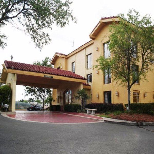 Days Inn By Wyndham Gainesville Florida Exterior photo