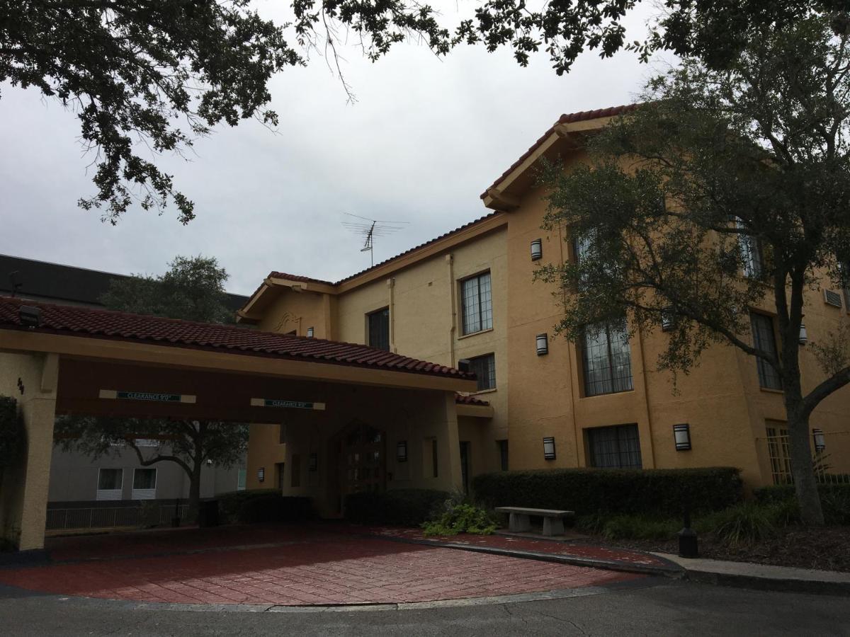 Days Inn By Wyndham Gainesville Florida Exterior photo